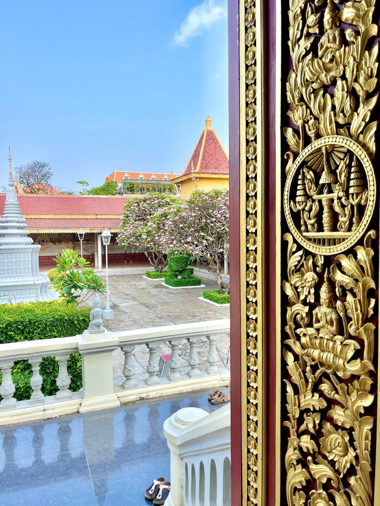 Sky Hotel Central Phnom Penh - Rooms & Apartments Bagian luar foto