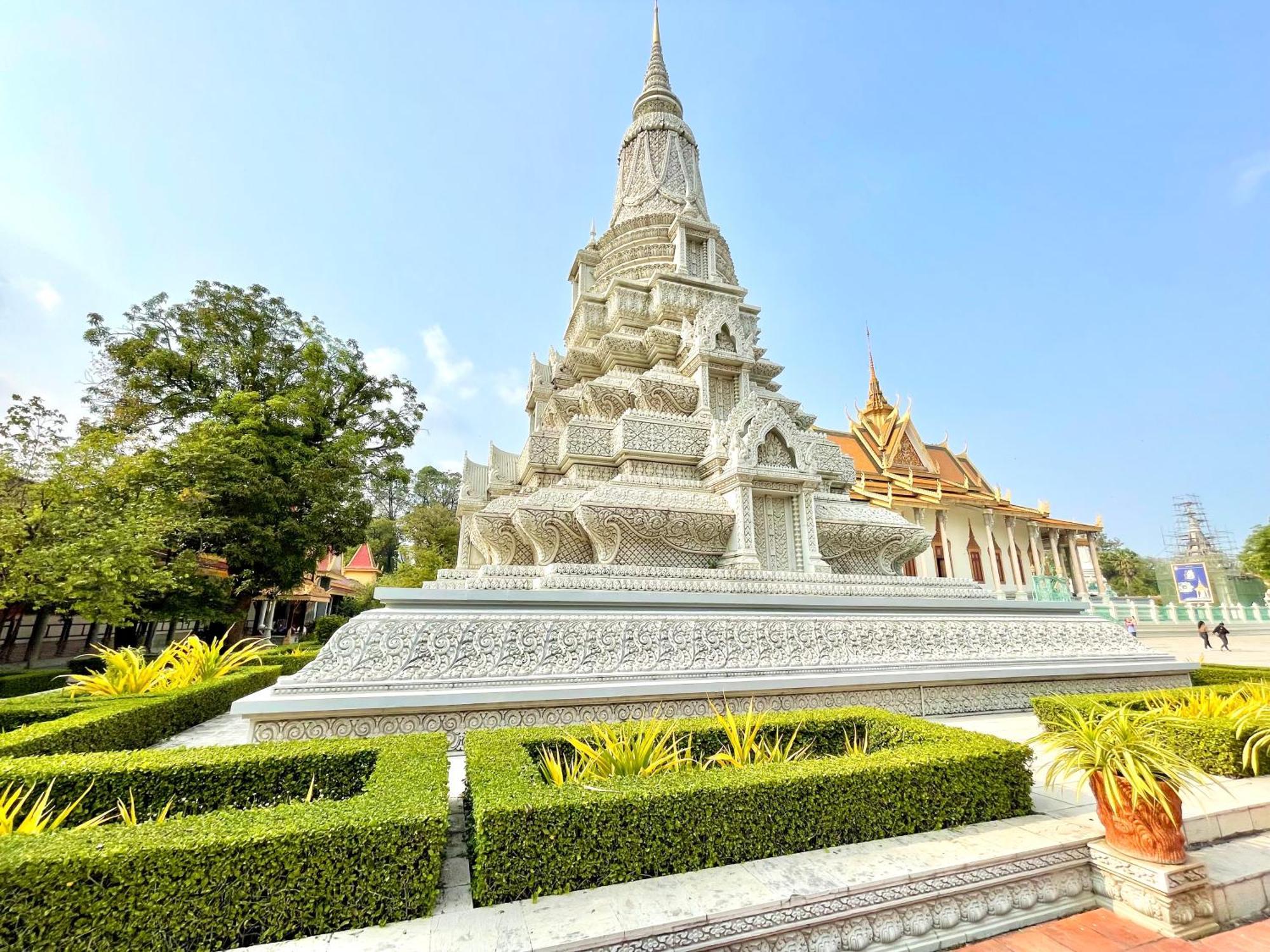 Sky Hotel Central Phnom Penh - Rooms & Apartments Bagian luar foto