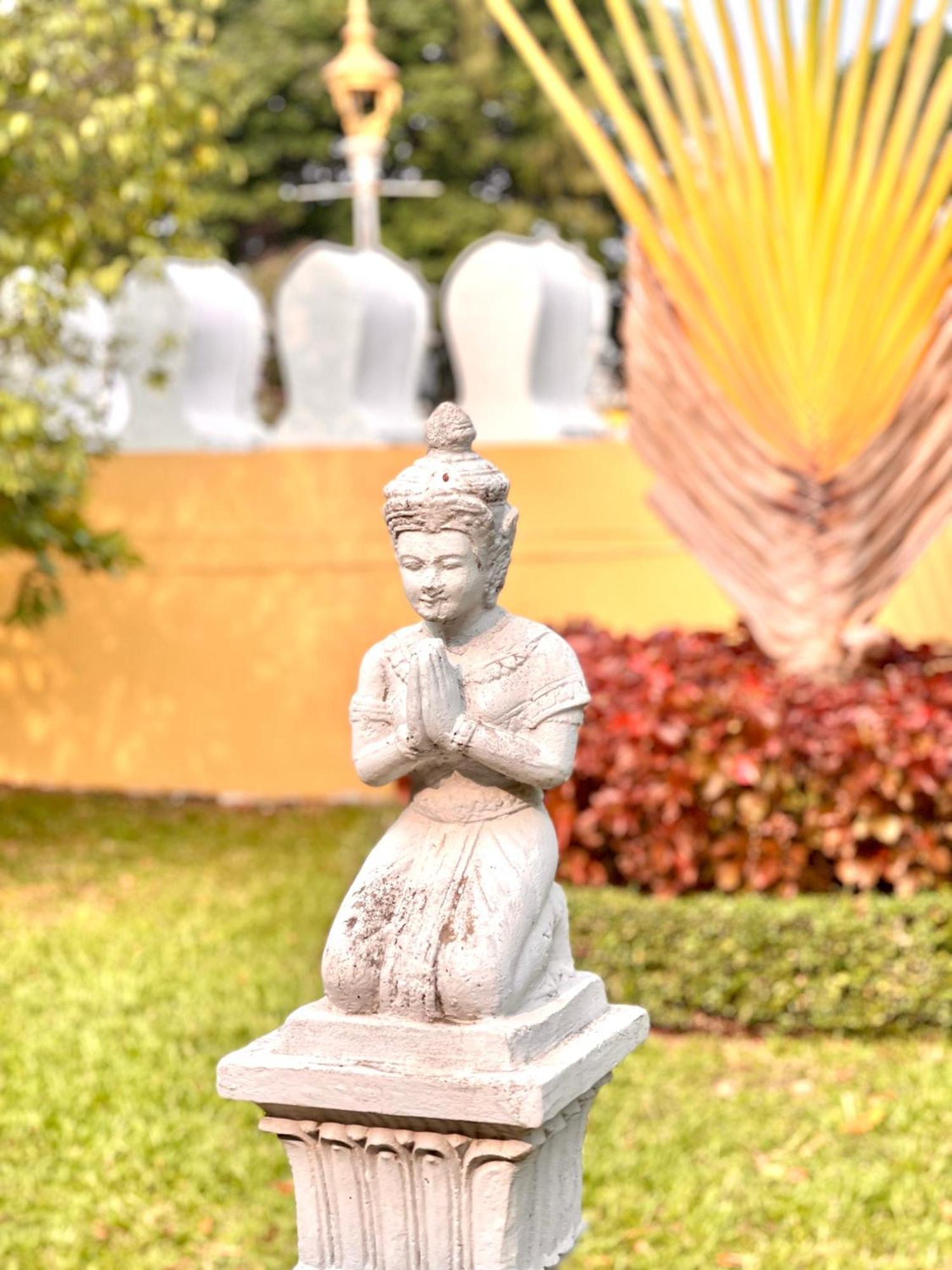 Sky Hotel Central Phnom Penh - Rooms & Apartments Bagian luar foto