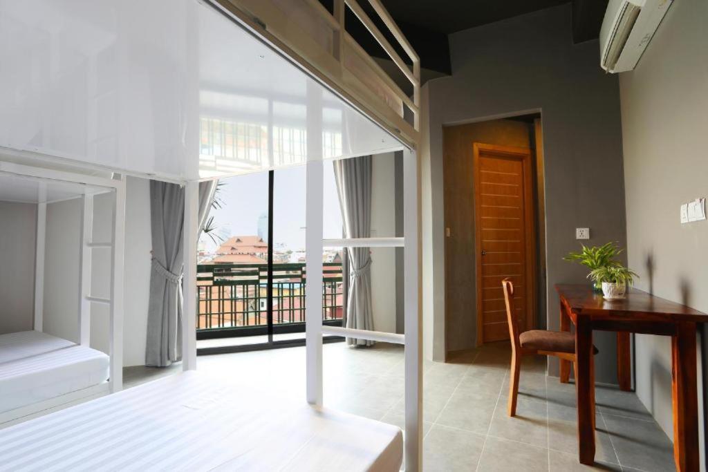Sky Hotel Central Phnom Penh - Rooms & Apartments Bagian luar foto