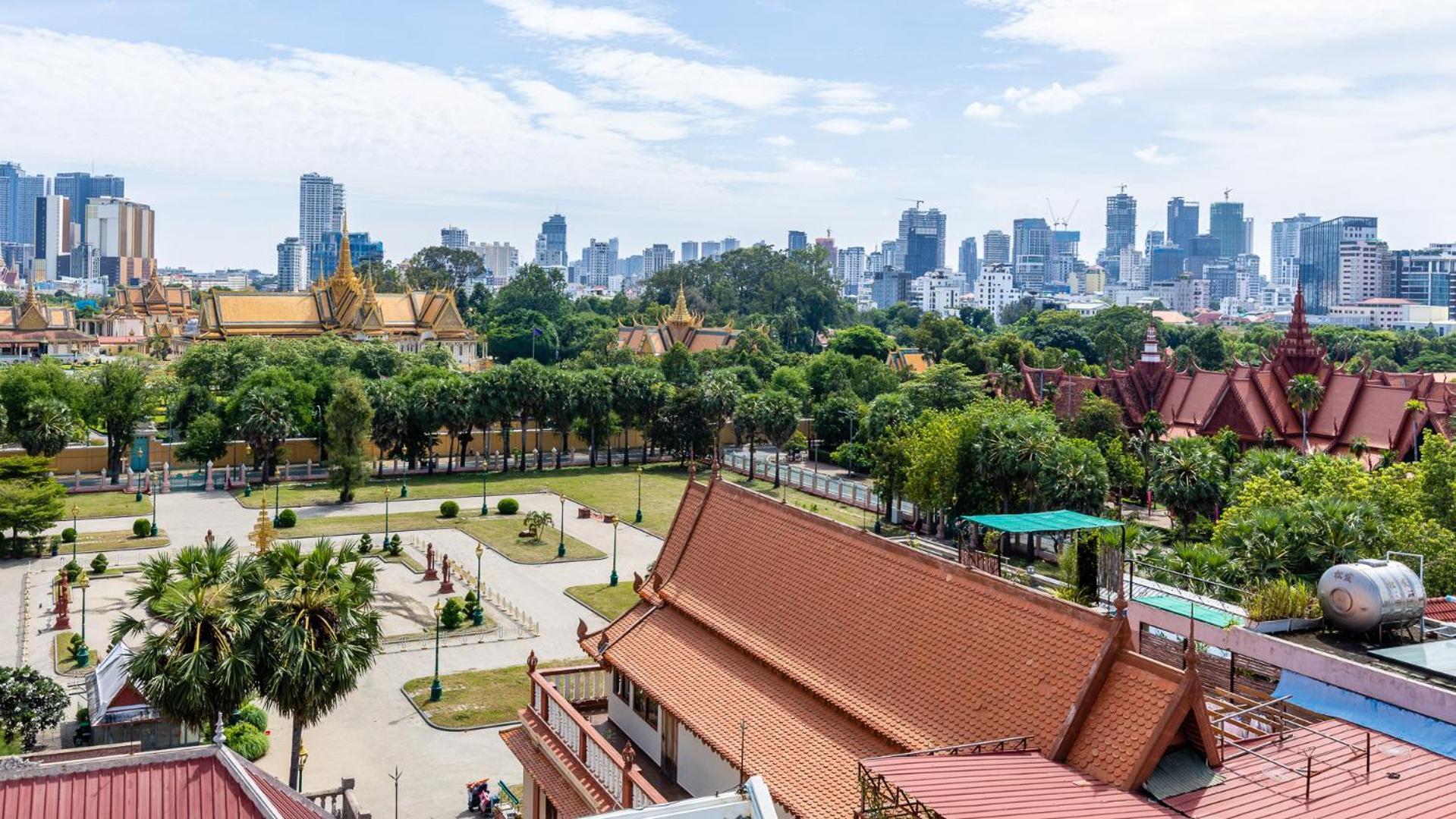 Sky Hotel Central Phnom Penh - Rooms & Apartments Bagian luar foto