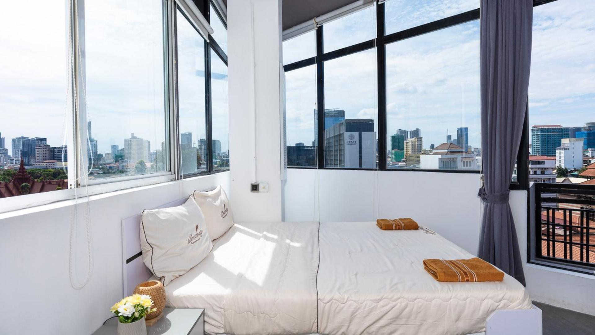 Sky Hotel Central Phnom Penh - Rooms & Apartments Bagian luar foto