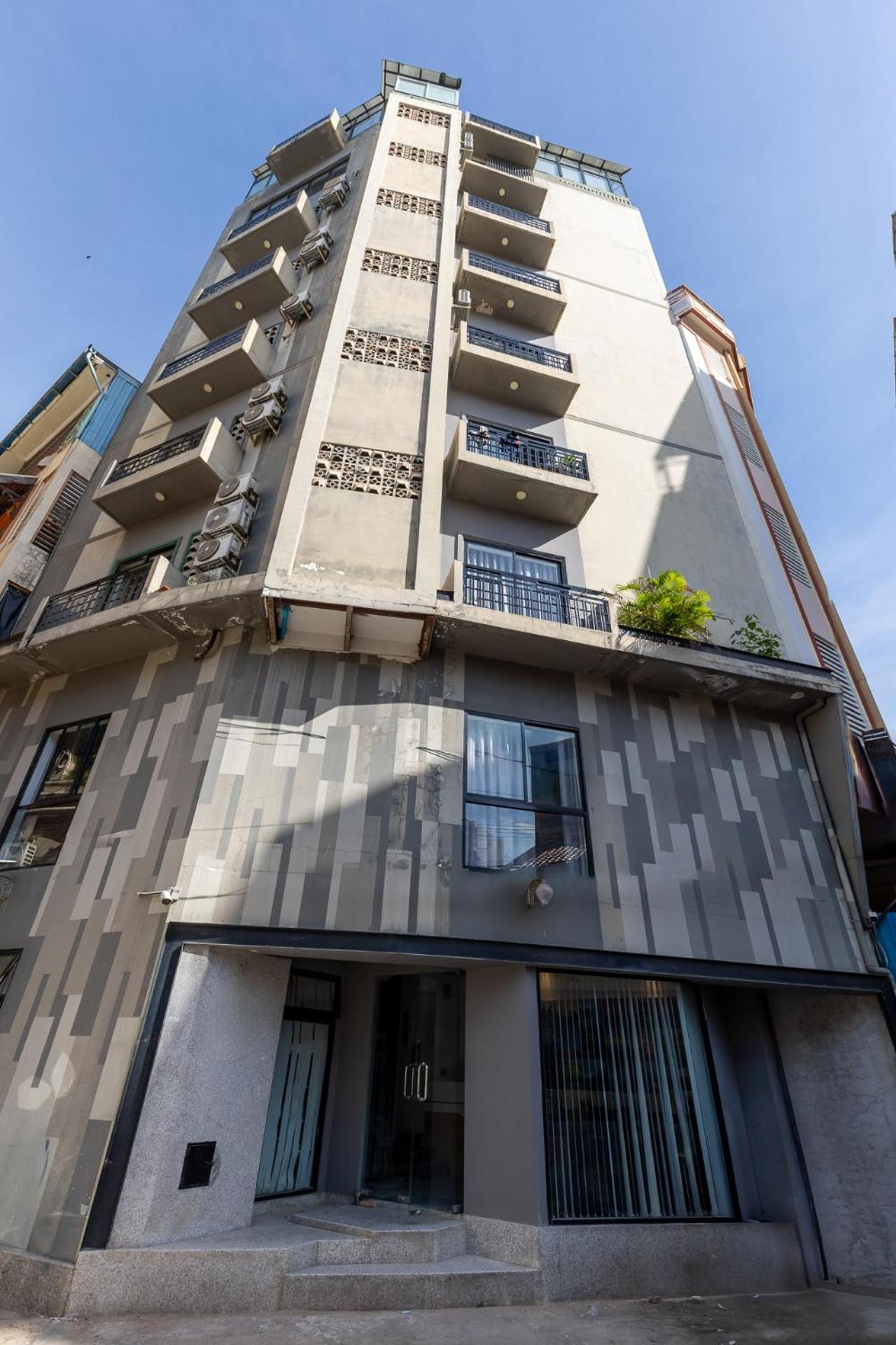 Sky Hotel Central Phnom Penh - Rooms & Apartments Bagian luar foto
