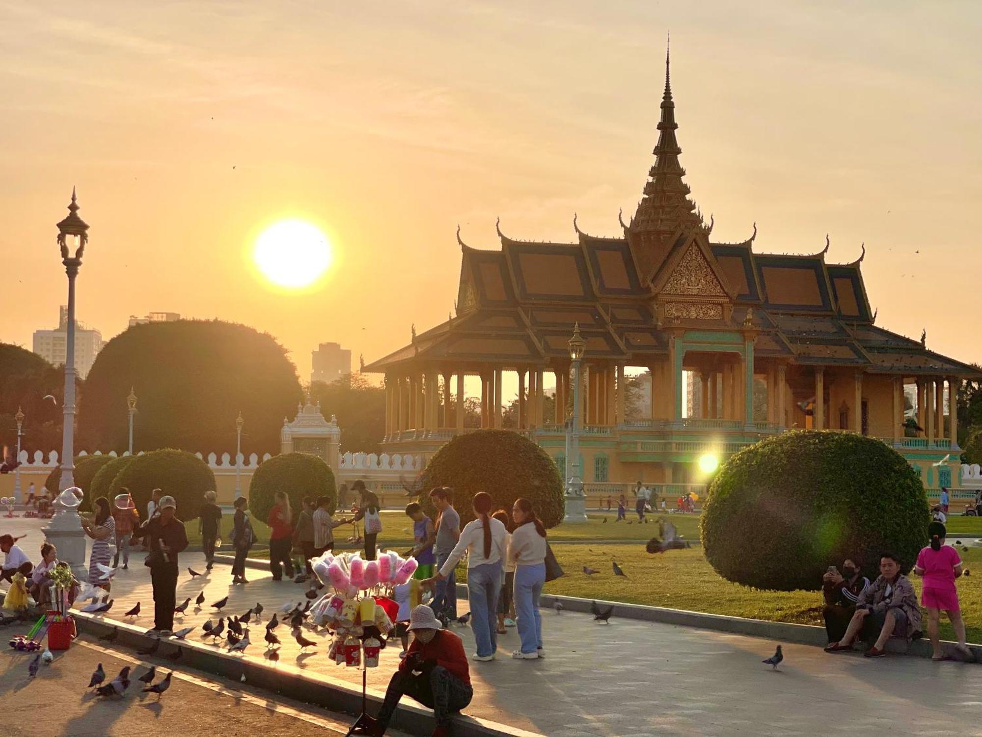 Sky Hotel Central Phnom Penh - Rooms & Apartments Bagian luar foto